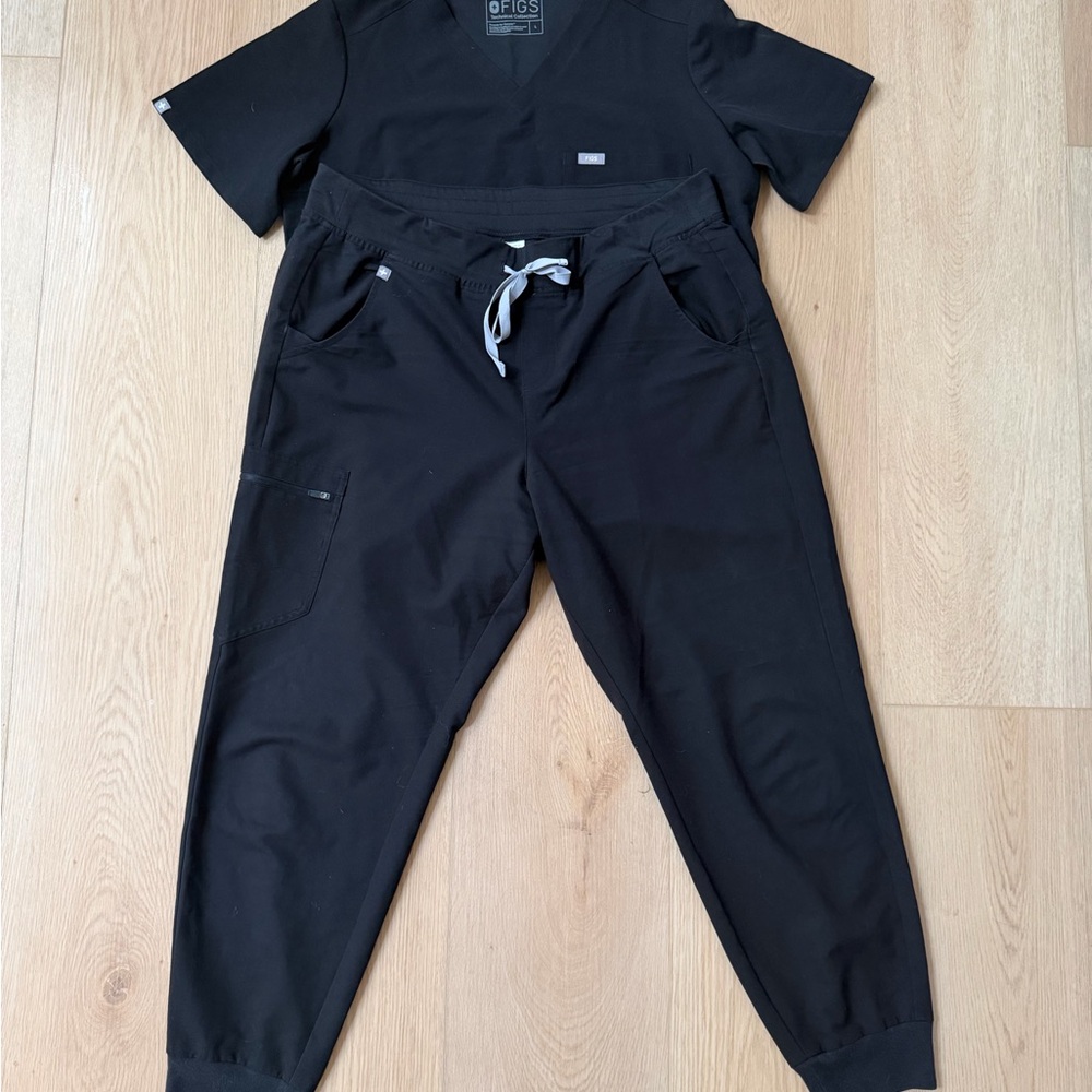 FiGS SET❗️Black Scrub Top and Jogger Pants Set